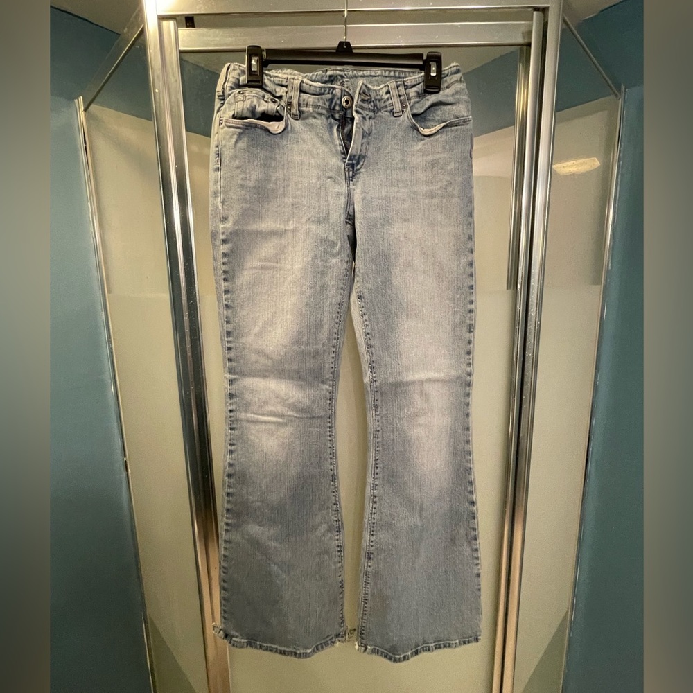 Women’s Silver y2k light wash jeans 30x33 pre-loved some wear on cuffs
